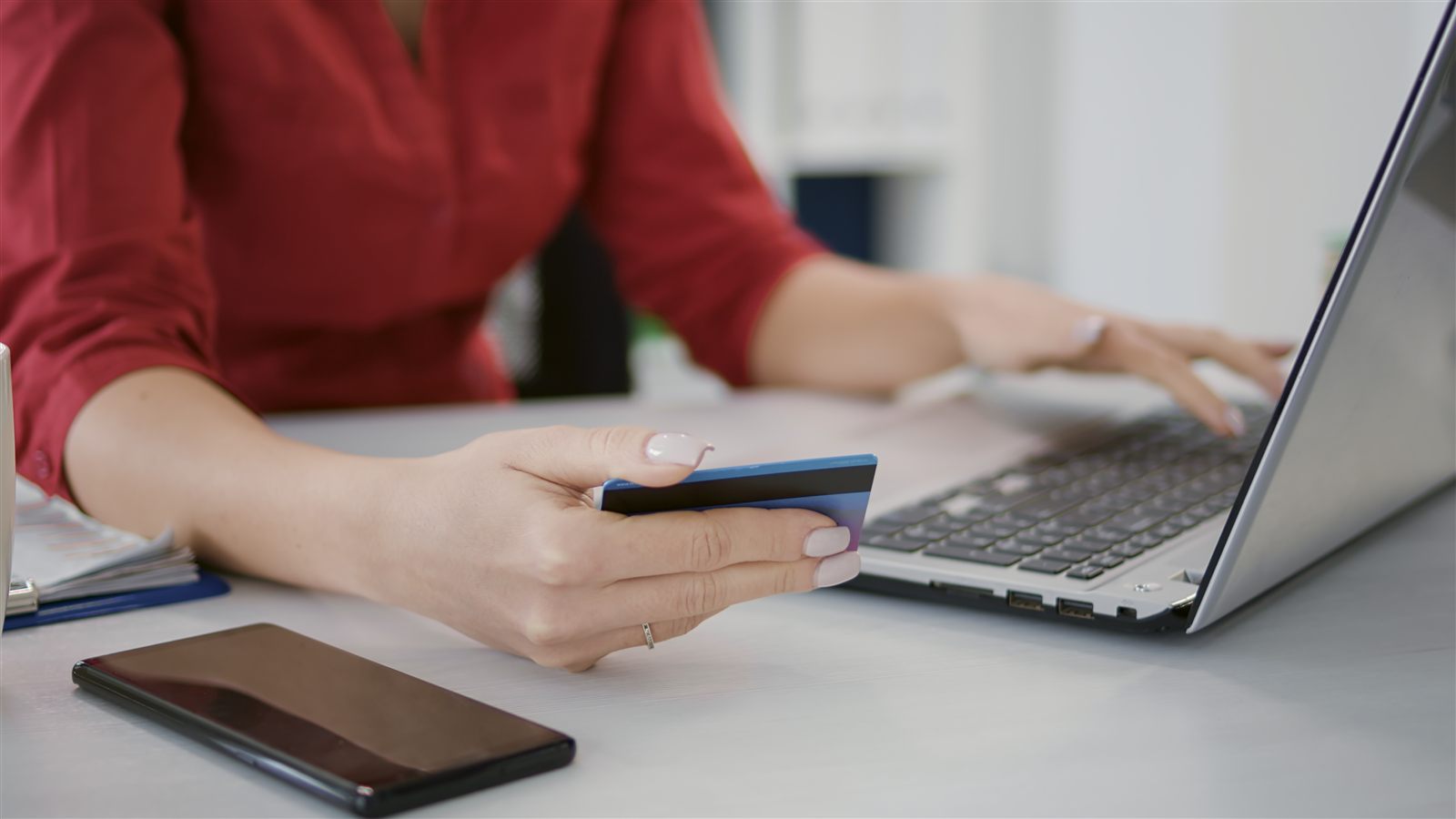 Digitalpartner Kodlogy: Website und Online-Shop am Laptop